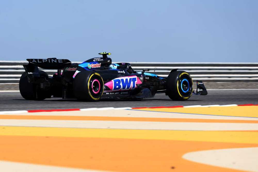 哈斯车队鏖战索伯车队，佩雷兹带队取胜