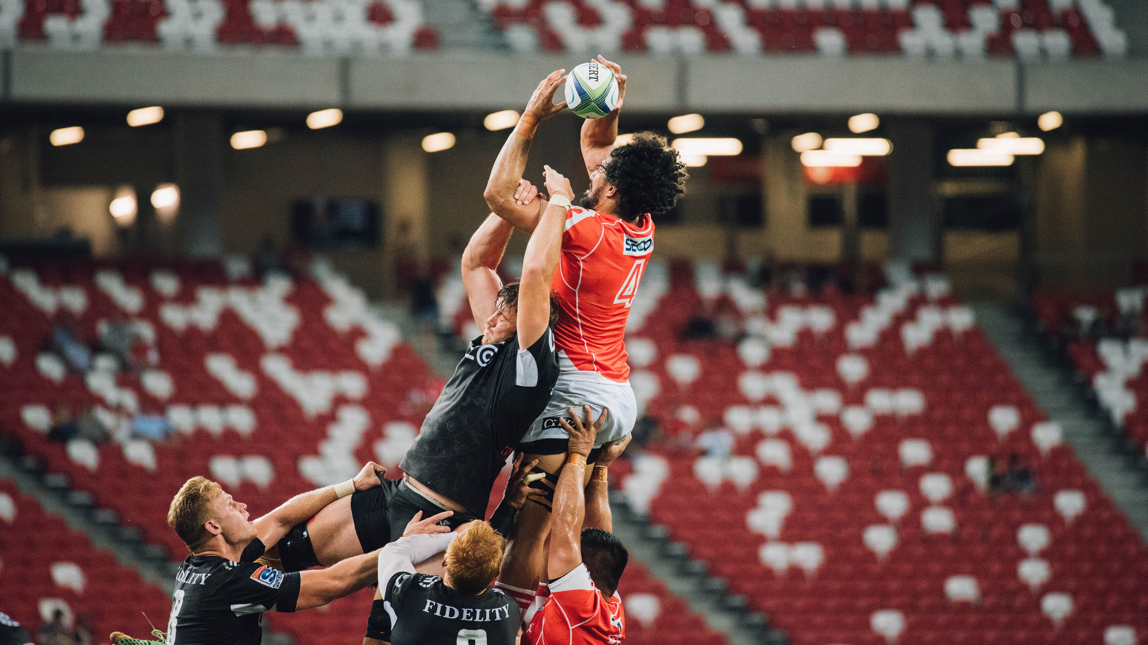 赛道轰鸣中的独舞者，当西亚卡姆扛起全队穿越F1街道赛之夜