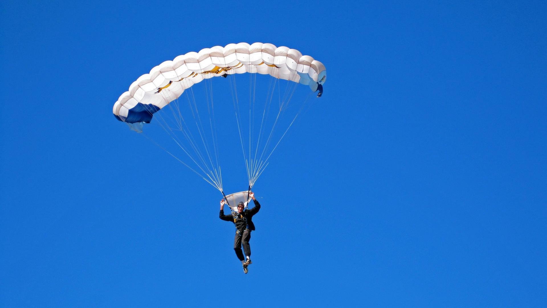鹈鹕横扫新疆队，保罗如何成为系列赛的关键先生