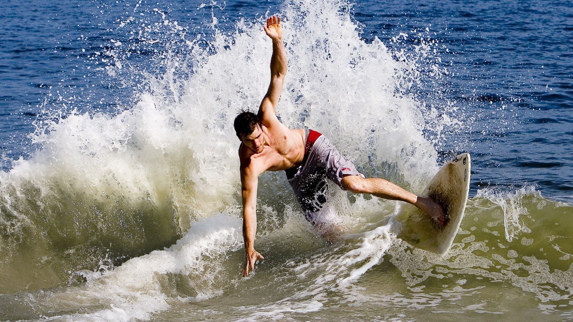 北欧风暴席卷绿茵场，张继科跨界惊艳四座—瑞典队轻取德国队背后的体育魅力